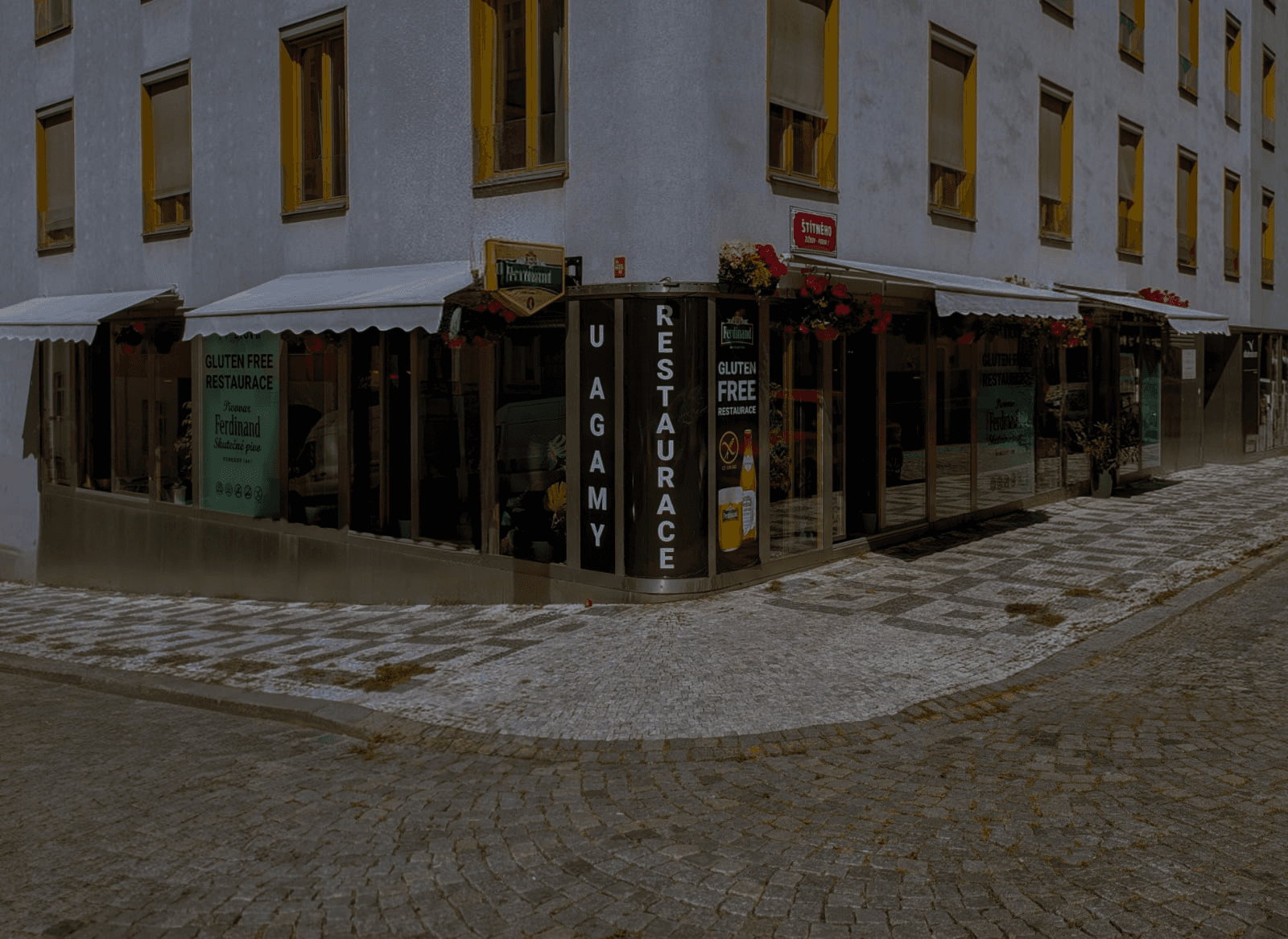 Interiér Restaurace u Agamy